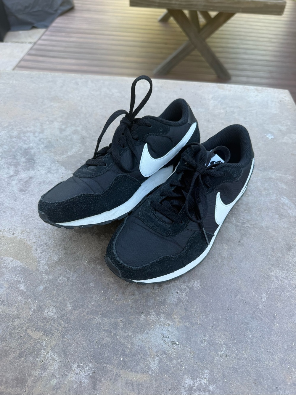 Nike MD VALIANT ( GS) Black and White kids youth Low-Top Sneakers - Picture 5 of 10